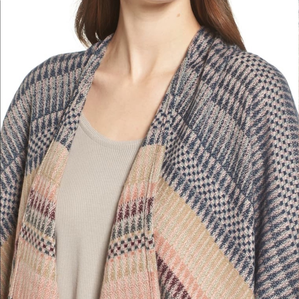 BP. Wrap/poncho - Picture 6 of 7